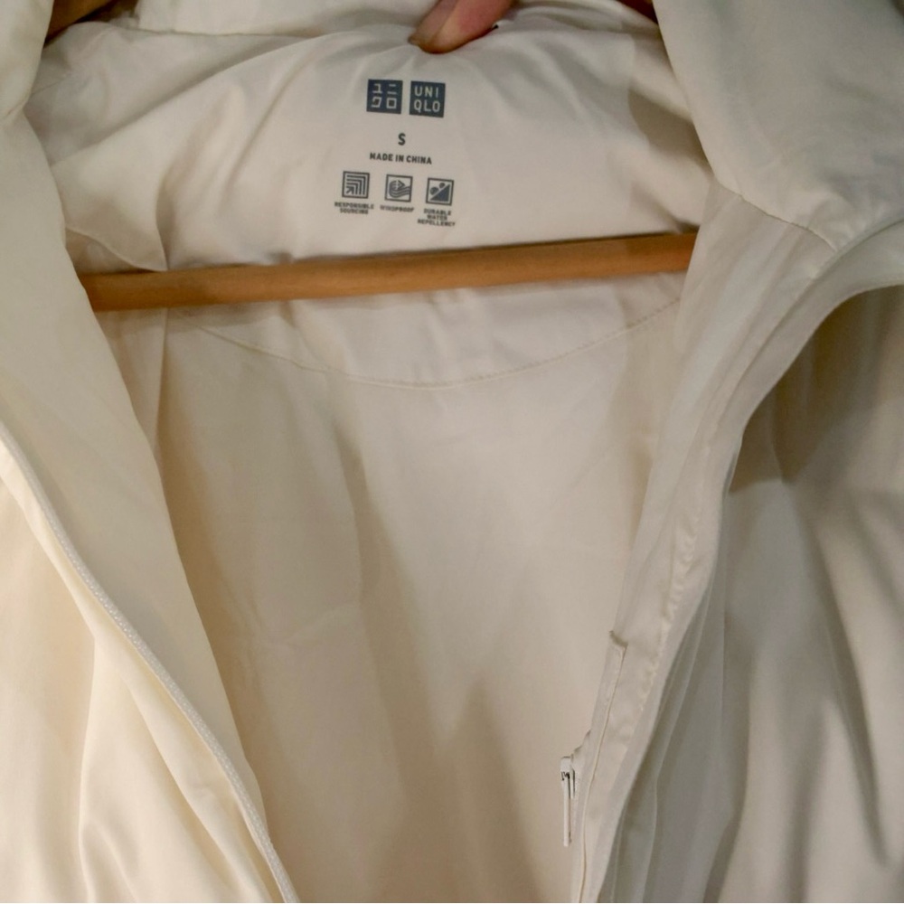 Uniqlo Women's Off-White Puffer Jacket Seamless Down Parka - Picture 9 of 14